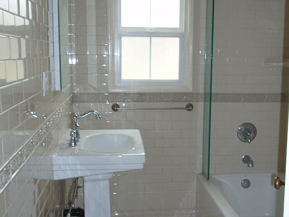 4th image of 636 1/2 Brent Ave