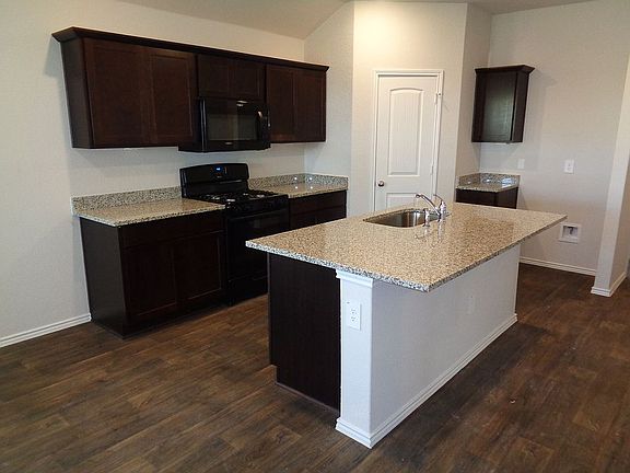 5th image of 209 Lilypond Trl