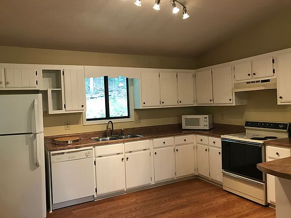 2nd image of 136 Sherry Dr