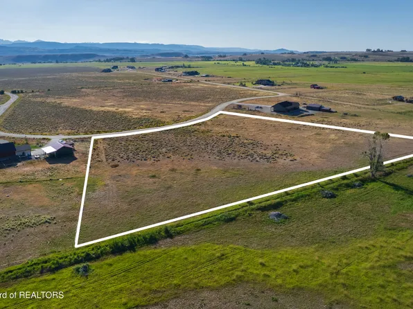 8 Hay Meadow Dr, Pinedale, WY 82941