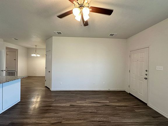 5th image of 1821 Clovis Dr