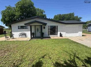 674 Bell Rd S, Iowa Park, TX 76367