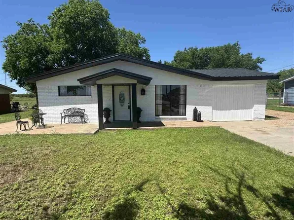 674 Bell Rd S, Iowa Park, TX 76367