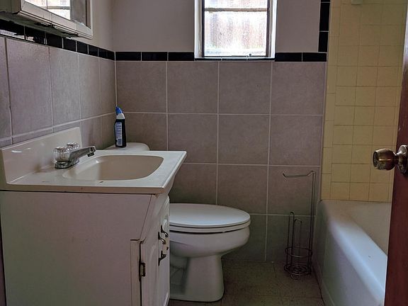 3rd image of 25 N Pershing Ave APT 5