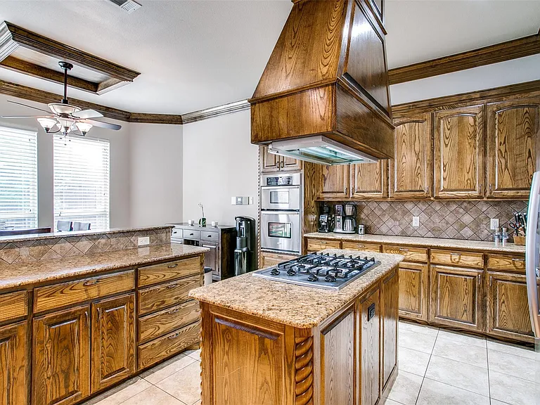 1805 Castle Ct — Photo 10