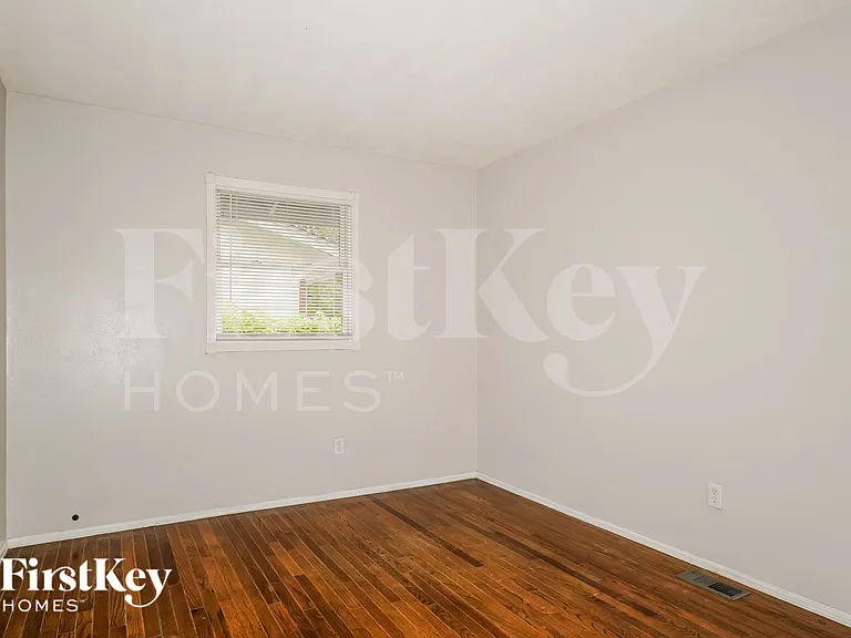 14501 Soho Dr — Photo 12