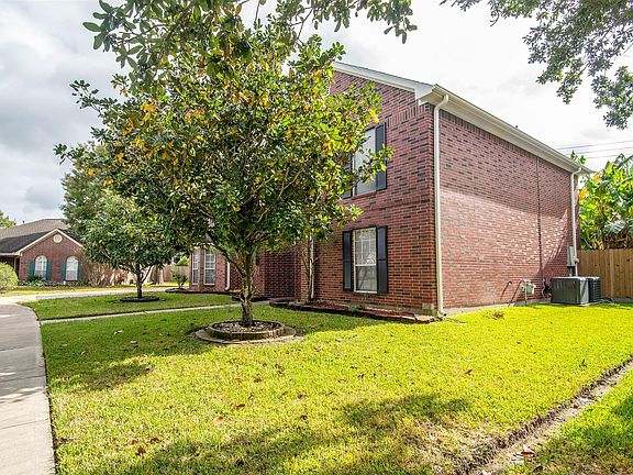 3rd image of 2711 Janet Ln