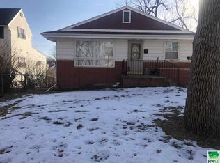 915 Harris St, Cherokee, IA 51012