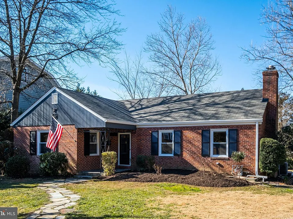 2900 Linden Ln
