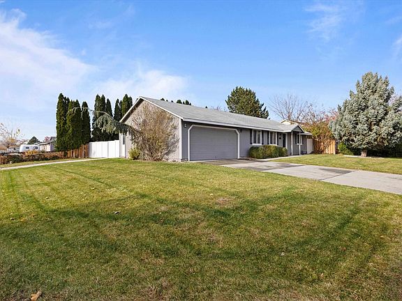 4th image of 3033 Iris St