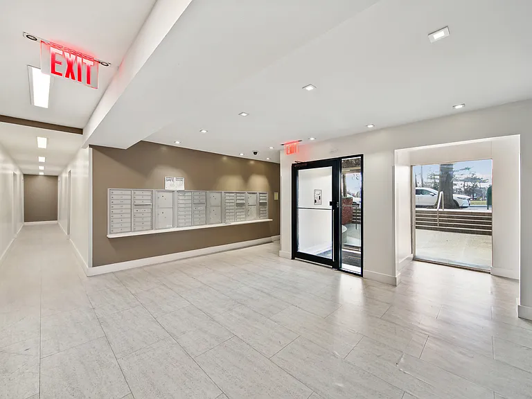 1135 Pelham Pkwy N #6E — Photo 9