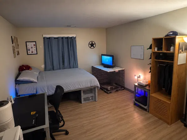 302 Hunt Club Rd APT 4500A, Blacksburg, VA 24060