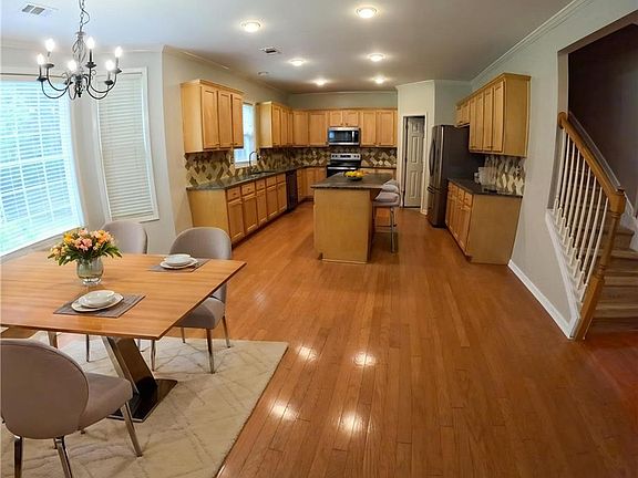 5th image of 2680 Hampton Park Dr