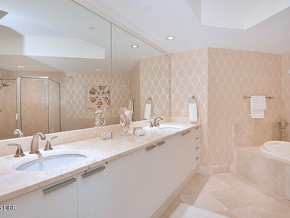 5th image of 231 Riverside Dr Unit 301