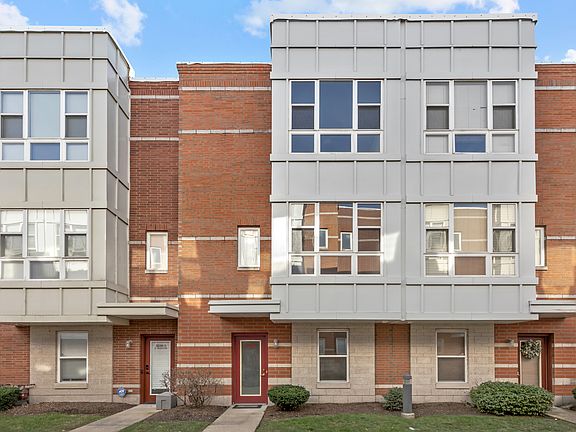 2nd image of 3238 N Kilbourn Ave Unit 4