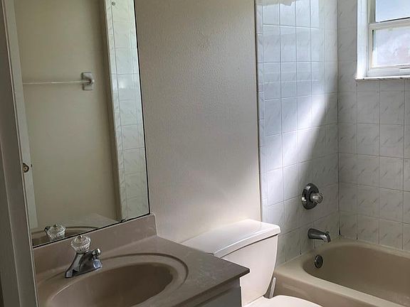 5th image of 10 Ethel Ln