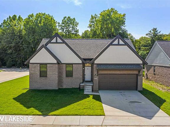 3rd image of 29395 Bayside Cir