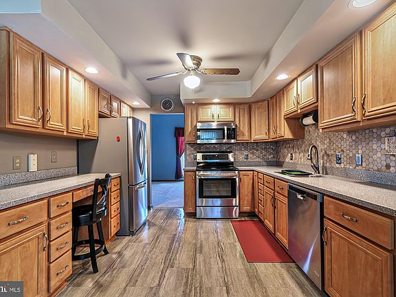 2nd image of 4 Bradford Ln