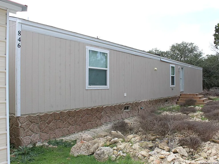 846 Inglewood Dr — Photo 3