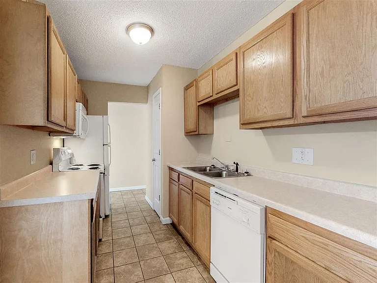 Oak Valley Apartments — Photo 17