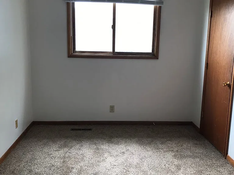 2332 S Duluth Ave — Photo 8