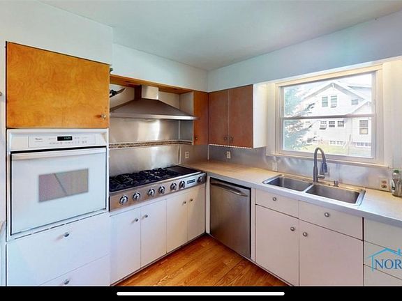 3rd image of 724 N Main St