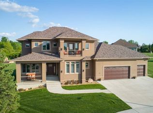 3112 N Ridge Cir, Cedar Falls, IA 50613