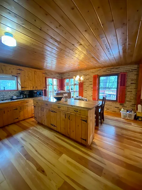 4 bed, 2.0 bath, $2,500 — Photo 4