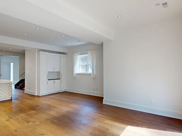 24 Kennedy Ave #UPPER — Photo 12