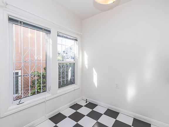 4th image of 421 Van Dyke Ave #36