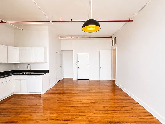 5th image of 248 McKibbin St #2