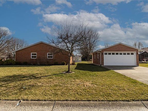 3rd image of 172 Royal Oak Dr