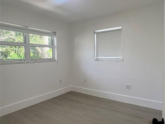 3rd image of 12 NE 49th St #1