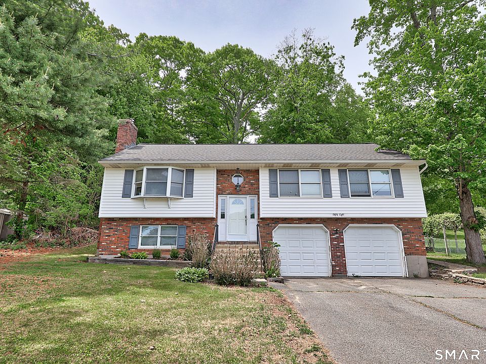 1st image of 58 Oak Hollow Drive