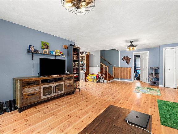 2nd image of 8 Windsor Ln