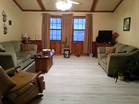 5th image of 305 Retreat Dr