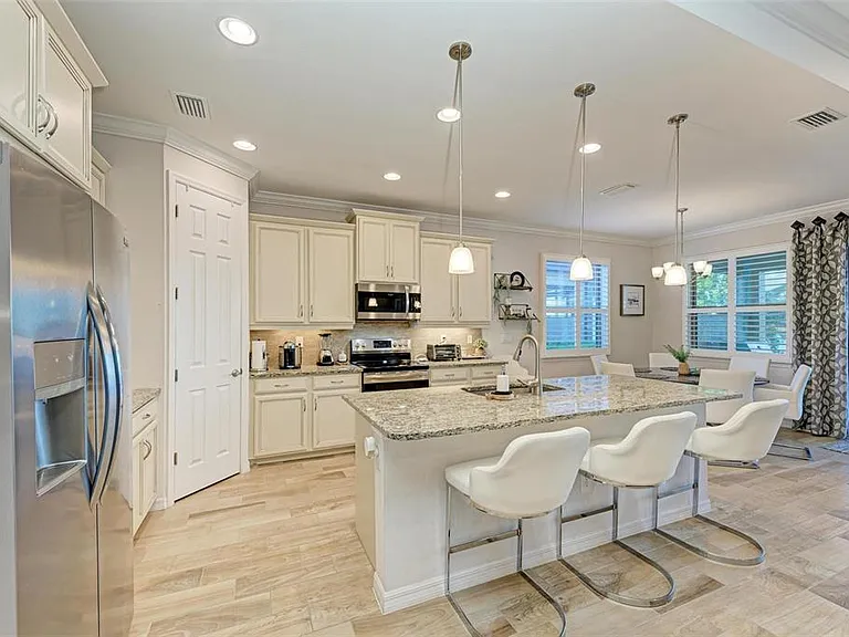 228 Maraviya Blvd — Photo 15