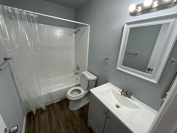 3rd image of 5135 W Commerce St #1