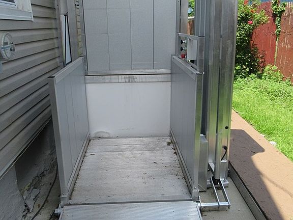 4th image of 426 Huron St #3
