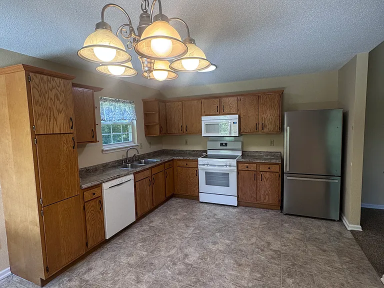 548 S Crimson Ct — Photo 3