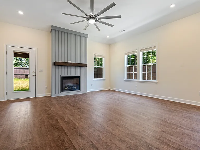 3505 Skycrest Dr — Photo 6