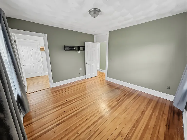358-362 Weeden St #3 — Photo 19