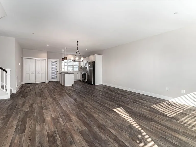 102 Stickley Dr — Photo 3