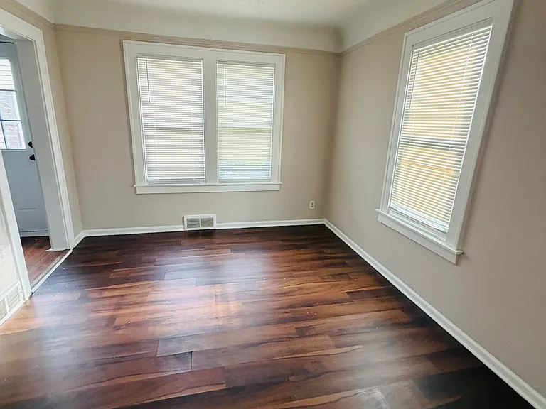 1007 Premont Ave — Photo 44