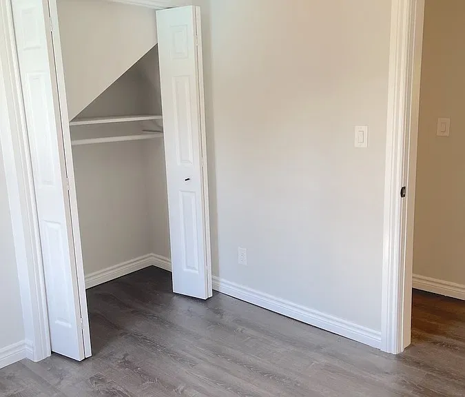 1677 Victoria Ave — Photo 25