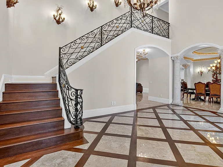 377 E Coconut Palm Rd — Photo 10