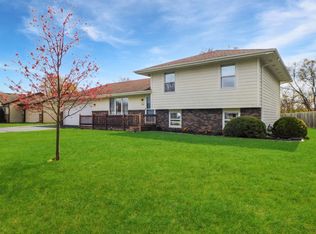 758 Loomis Dr, Rockton, IL 61072