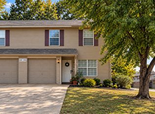 2090 E Honeysuckle Ln, Fayetteville, AR 72703
