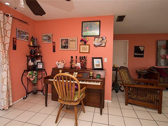 5th image of 2026 SE Hideaway Cir