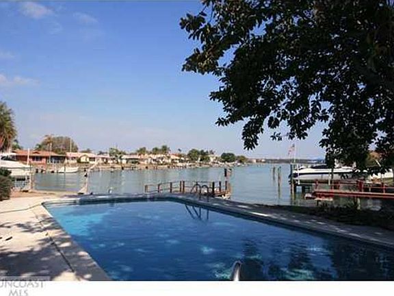 please note that photos do NOT show the new boat lift